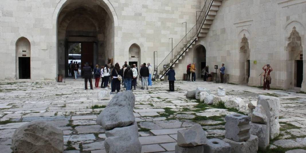 Türk dizilerini izliyor, buraya akın ediyorlar! Yılda 200.000’e yakın kişi geliyor 1